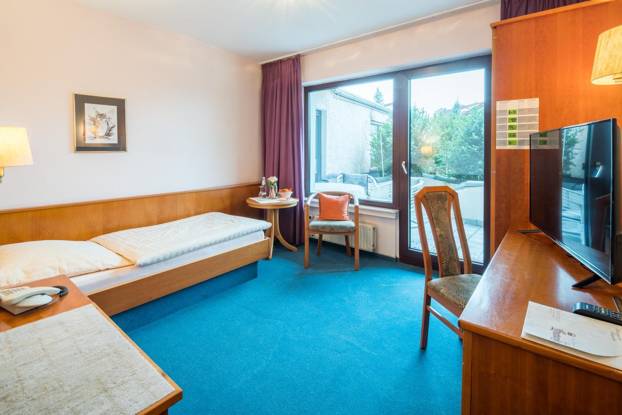 Hotel-Barbarossa-Garni Bei Hanau Rodenbach  Eksteriør billede
